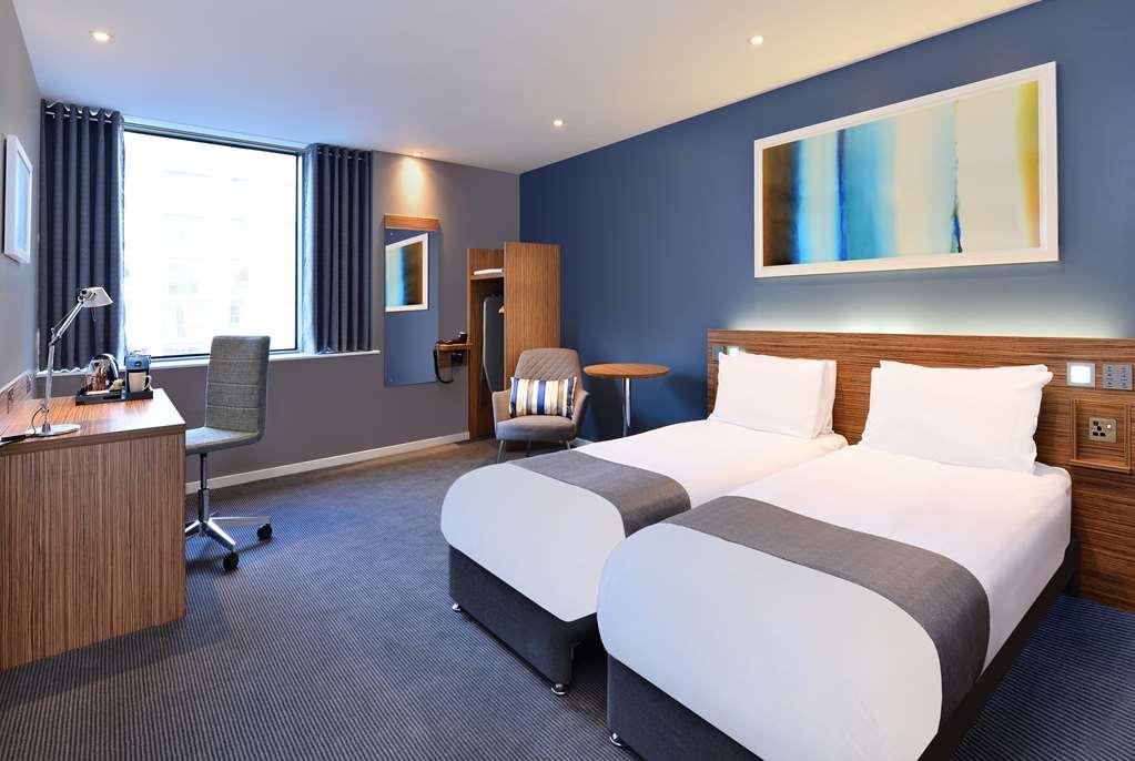 Travelodge Seafront 3*